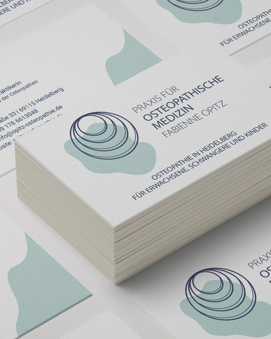 Visitenkarten einer Praxis für Osteopathie in Heidelberg