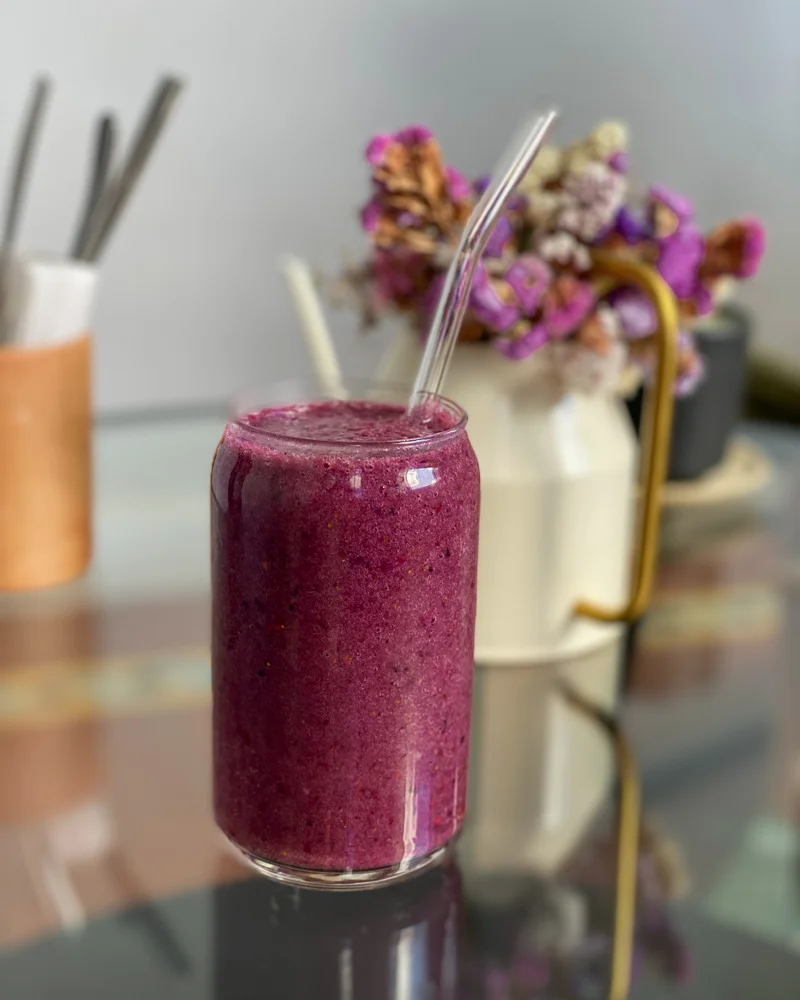 Smoothie ästhetisch präsentiert